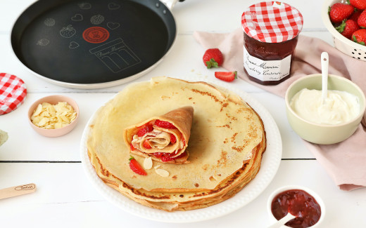 Indulgent Crêpes with Strawberry Conserve