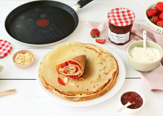 Indulgent Crêpes with Strawberry Conserve